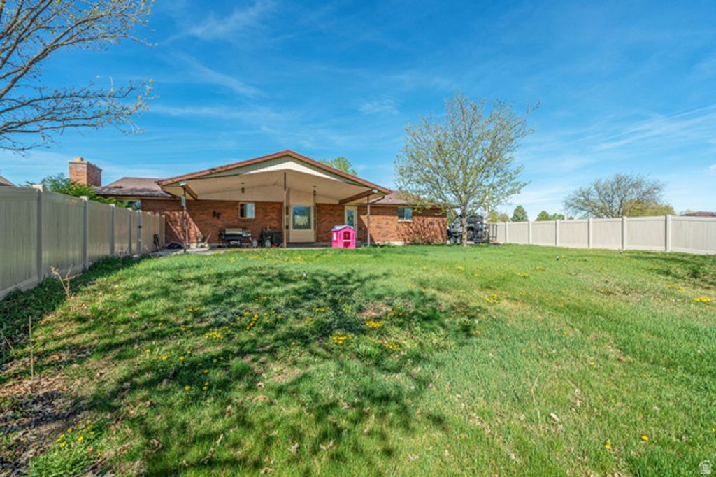 Image 31 of property listing at 10261 S 3200 W, South Jordan, UT 84095