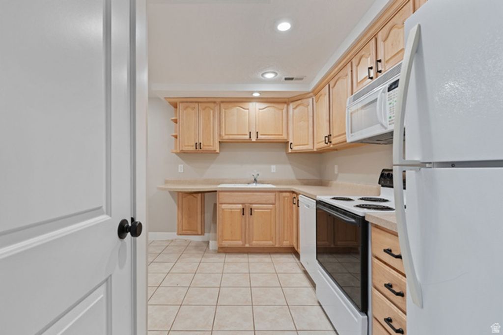 Image 40 of property listing at 10261 S 3200 W, South Jordan, UT 84095