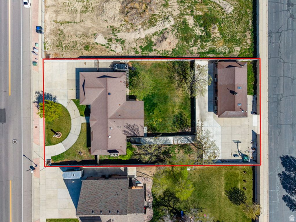 Image 5 of property listing at 10261 S 3200 W, South Jordan, UT 84095