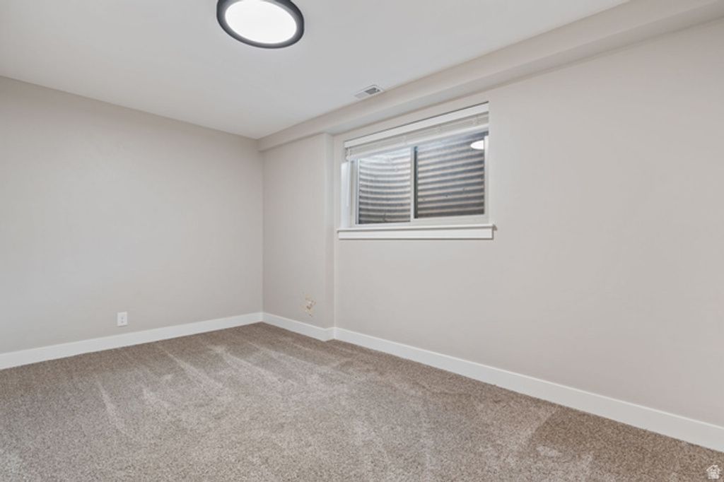 Image 43 of property listing at 10261 S 3200 W, South Jordan, UT 84095