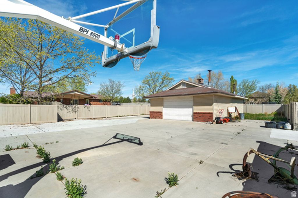 Image 53 of property listing at 10261 S 3200 W, South Jordan, UT 84095