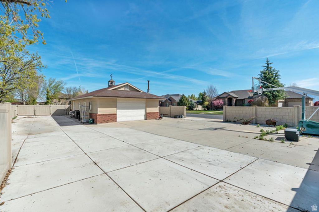 Image 54 of property listing at 10261 S 3200 W, South Jordan, UT 84095