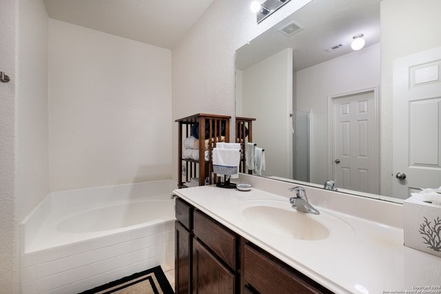 6822 Luckey Tree, San Antonio, TX 78252