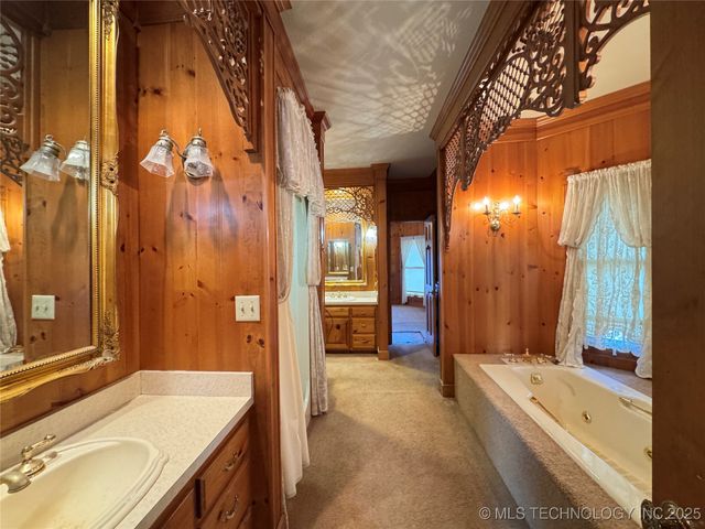 1202 E 10th Place N, Sand Springs, OK 74063