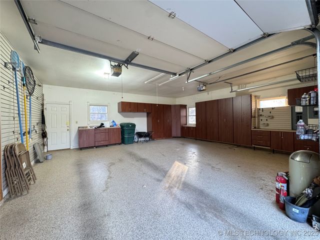 1202 E 10th Place N, Sand Springs, OK 74063