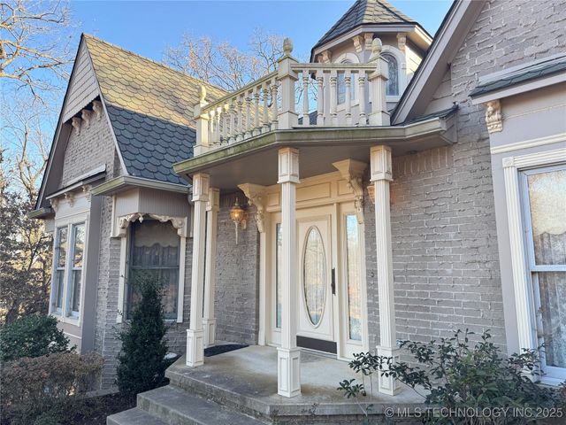 1202 E 10th Place N, Sand Springs, OK 74063