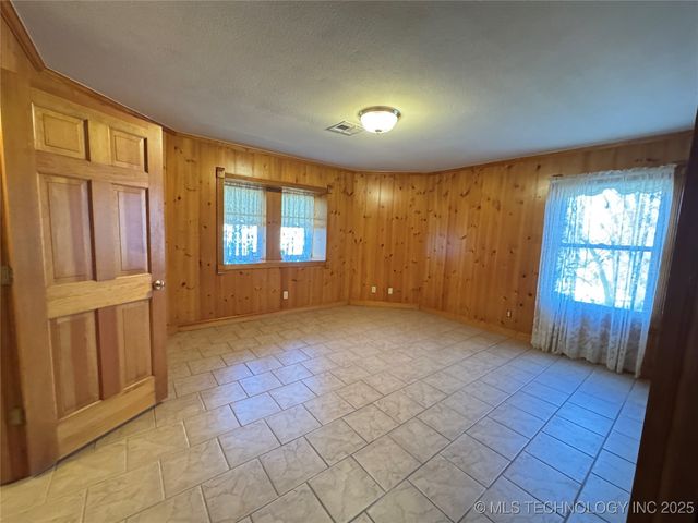 1202 E 10th Place N, Sand Springs, OK 74063