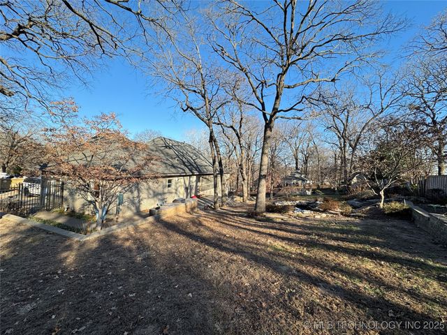 1202 E 10th Place N, Sand Springs, OK 74063