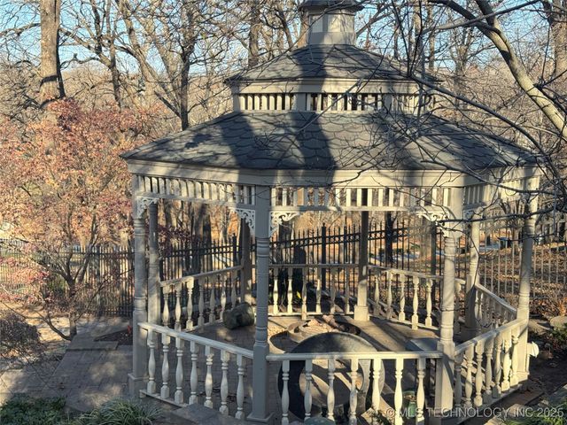 1202 E 10th Place N, Sand Springs, OK 74063