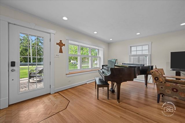 1419 E Forest Avenue, Wheaton, IL 60187