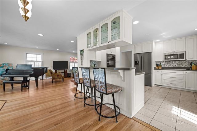 1419 E Forest Avenue, Wheaton, IL 60187
