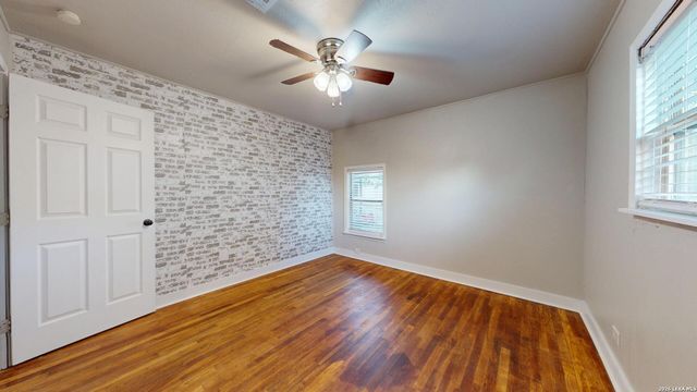 407 1ST ST, Schertz, TX 78154