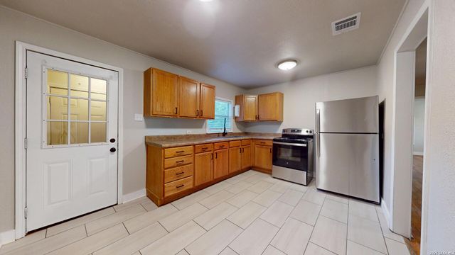 407 1ST ST, Schertz, TX 78154