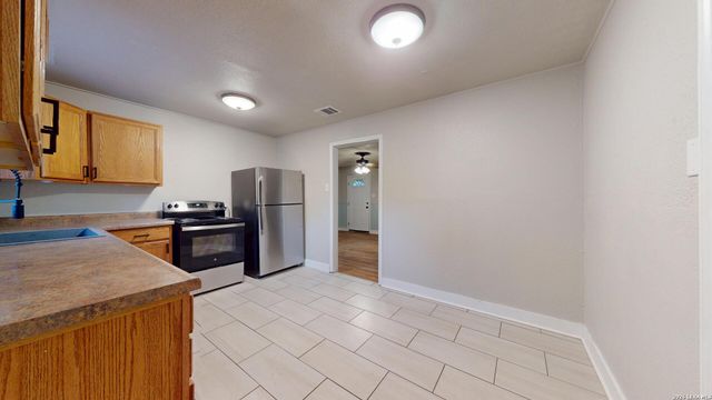 407 1ST ST, Schertz, TX 78154