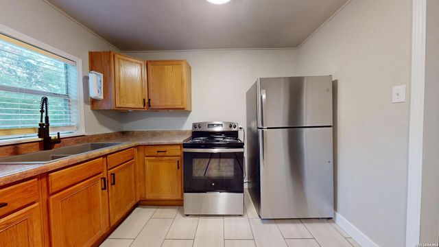 407 1ST ST, Schertz, TX 78154