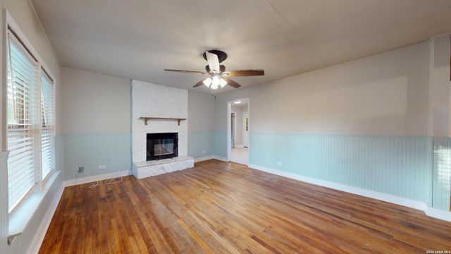 407 1ST ST, Schertz, TX 78154