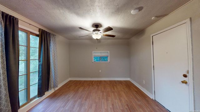 407 1ST ST, Schertz, TX 78154