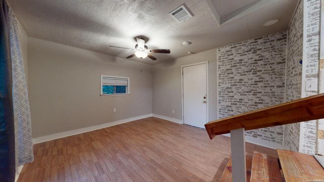 407 1ST ST, Schertz, TX 78154