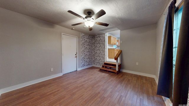 407 1ST ST, Schertz, TX 78154