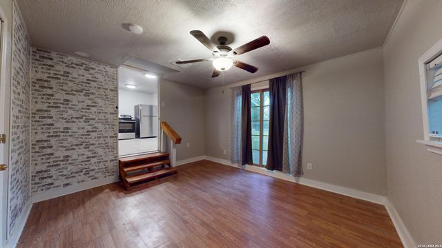 407 1ST ST, Schertz, TX 78154