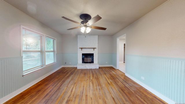 407 1ST ST, Schertz, TX 78154