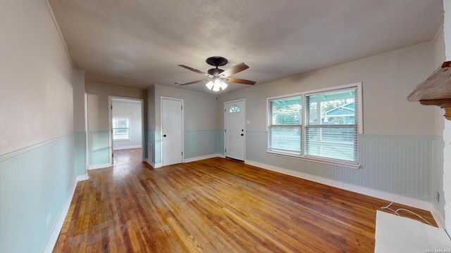 407 1ST ST, Schertz, TX 78154