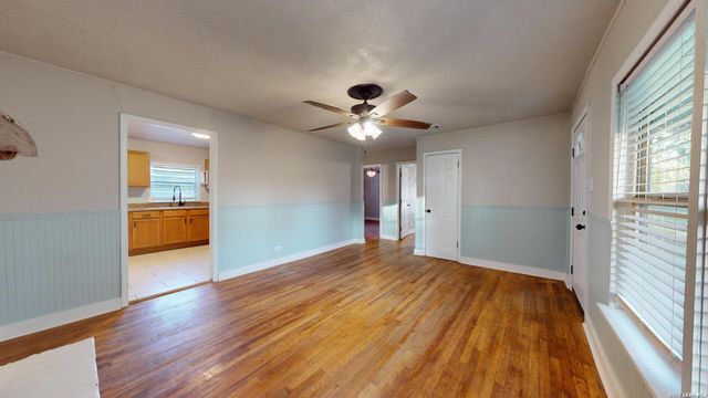 407 1ST ST, Schertz, TX 78154