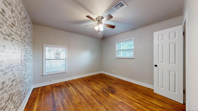 407 1ST ST, Schertz, TX 78154