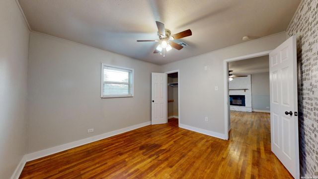 407 1ST ST, Schertz, TX 78154