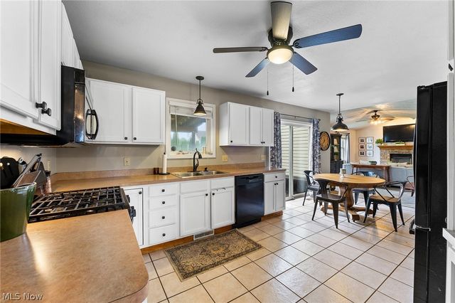 10460 Carrie Drive, New Middletown, OH 44442