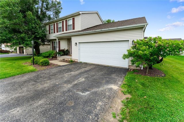 10460 Carrie Drive, New Middletown, OH 44442