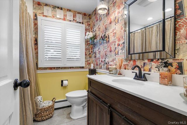 39 Garnet Lane, Plainview, NY 11803