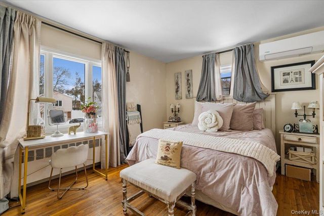 39 Garnet Lane, Plainview, NY 11803