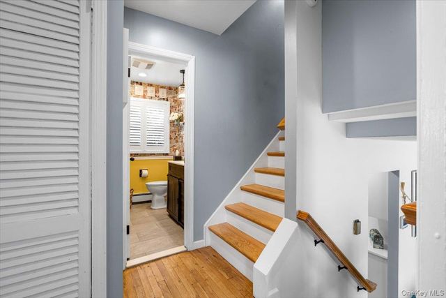 39 Garnet Lane, Plainview, NY 11803