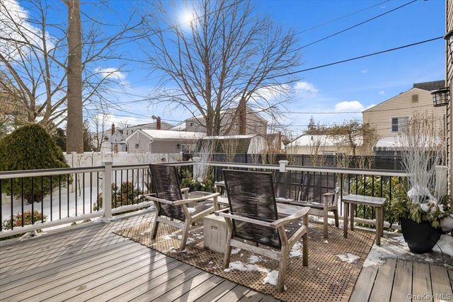 39 Garnet Lane, Plainview, NY 11803