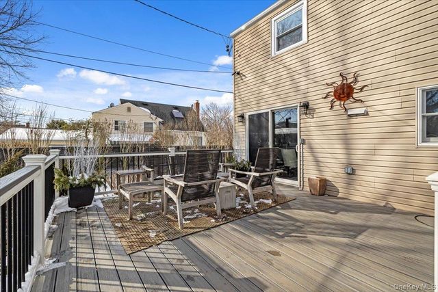 39 Garnet Lane, Plainview, NY 11803