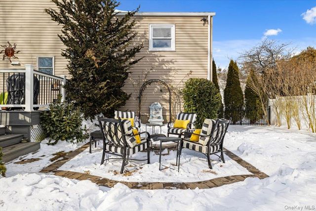 39 Garnet Lane, Plainview, NY 11803