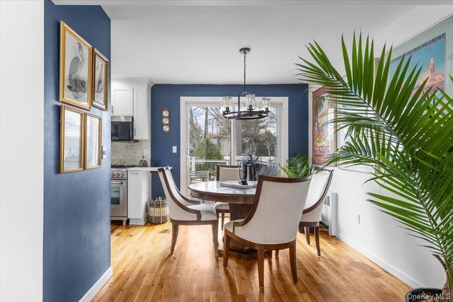 39 Garnet Lane, Plainview, NY 11803