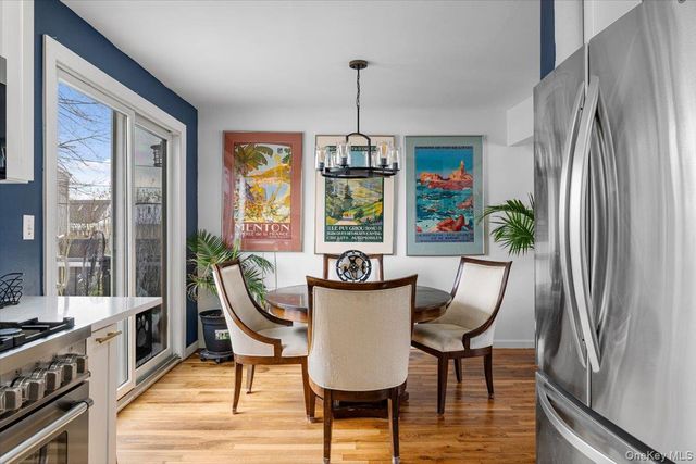 39 Garnet Lane, Plainview, NY 11803