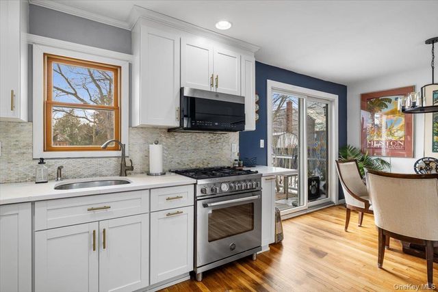 39 Garnet Lane, Plainview, NY 11803