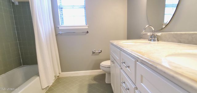 2714 English Drive, Ocean Springs, MS 39564
