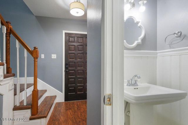 2714 English Drive, Ocean Springs, MS 39564