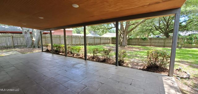 2714 English Drive, Ocean Springs, MS 39564