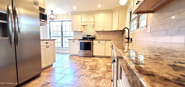2714 English Drive, Ocean Springs, MS 39564