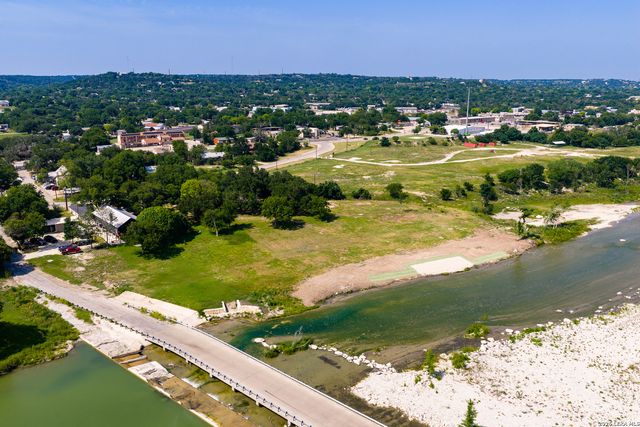 129 Old Ingram Loop, Ingram, TX 78025