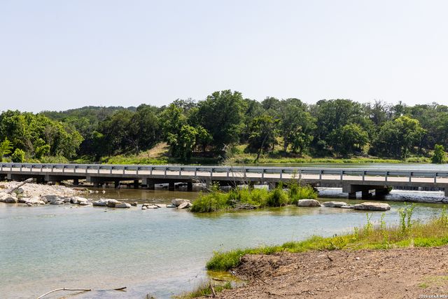 129 Old Ingram Loop, Ingram, TX 78025