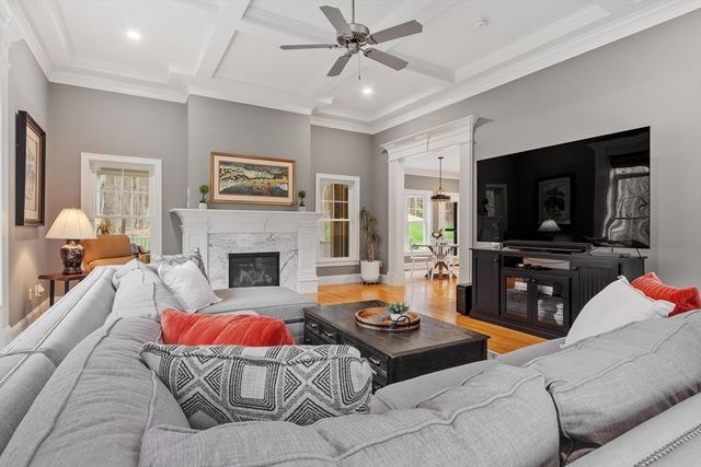 15 Hubbard Ln, Bolton, MA 01740