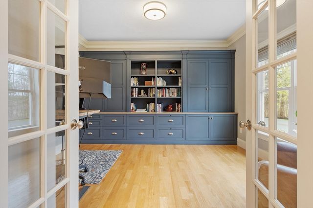 15 Hubbard Ln, Bolton, MA 01740