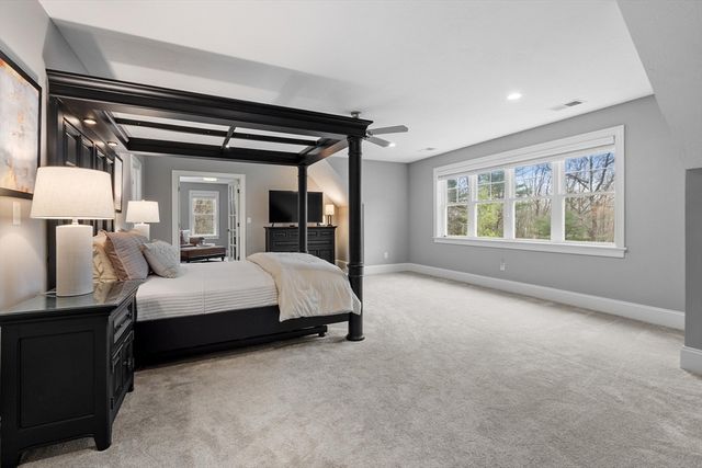 15 Hubbard Ln, Bolton, MA 01740