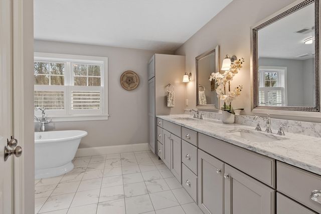 15 Hubbard Ln, Bolton, MA 01740